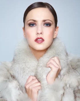 fashion-model-in-fur